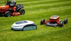 Robot Mower Vs Zero-Turn Mower Robot Mower Vs Zero-Turn Mower